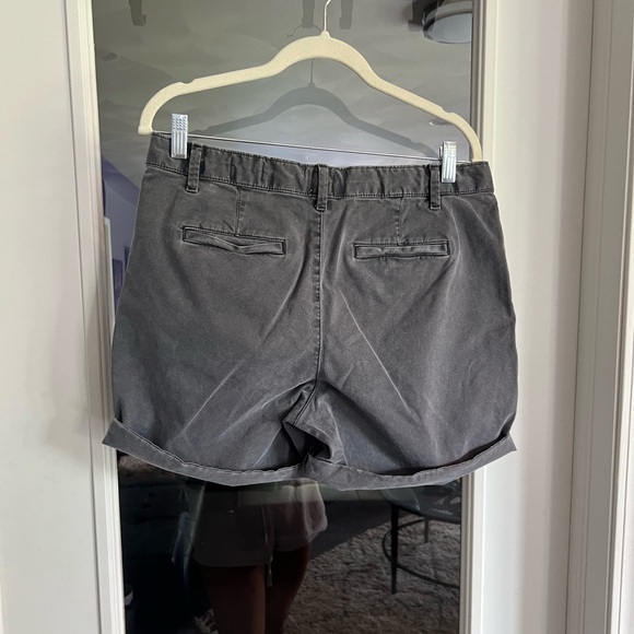 Dark Gray Girlfriend Chino Shorts from GAP - Picture 4 of 4